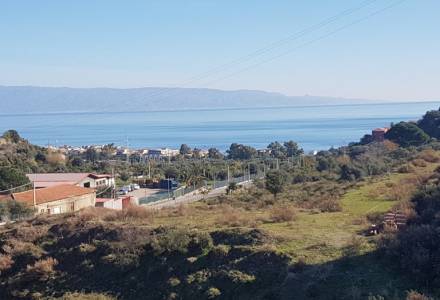 Panoramic land just 700 meters from the sea.