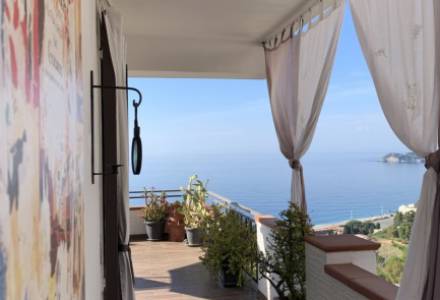 Charming Apartment With Independent Entrance and Panoramic Sea View